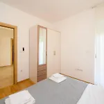 Apartament Deak *