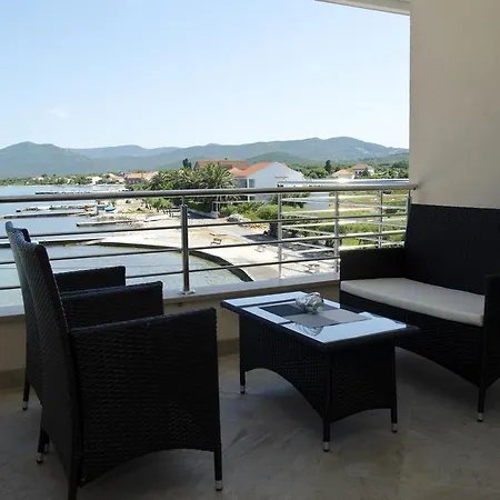 Apartment Deak